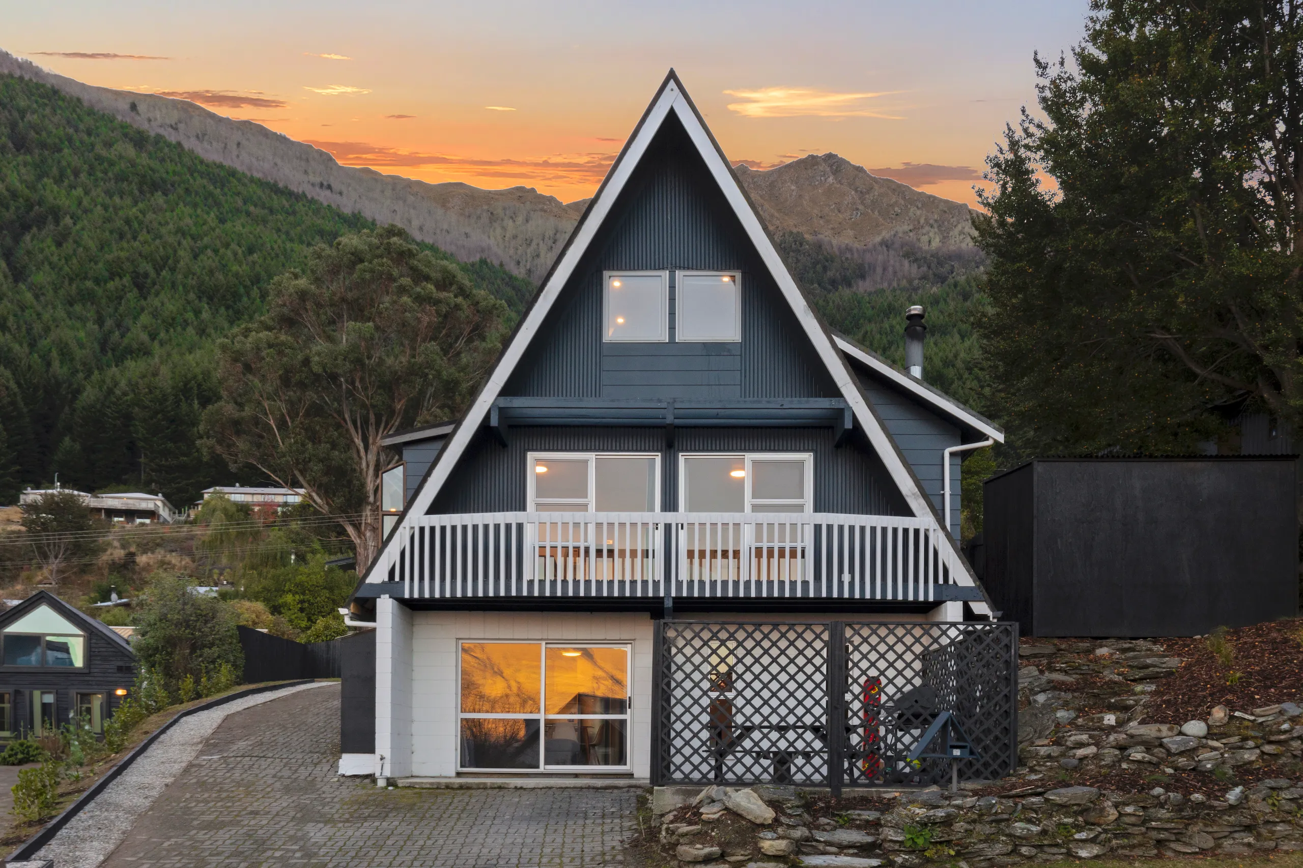 26 Williams Street, Sunshine Bay, Queenstown
