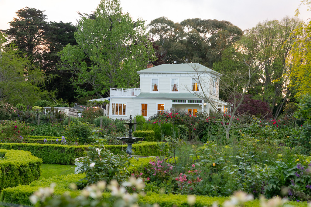 Majestic Greenhaugh Gardens – A Timeless Estate