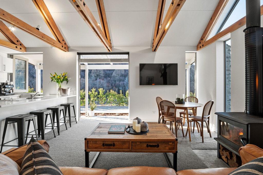 Manse Cottage – Live and Host