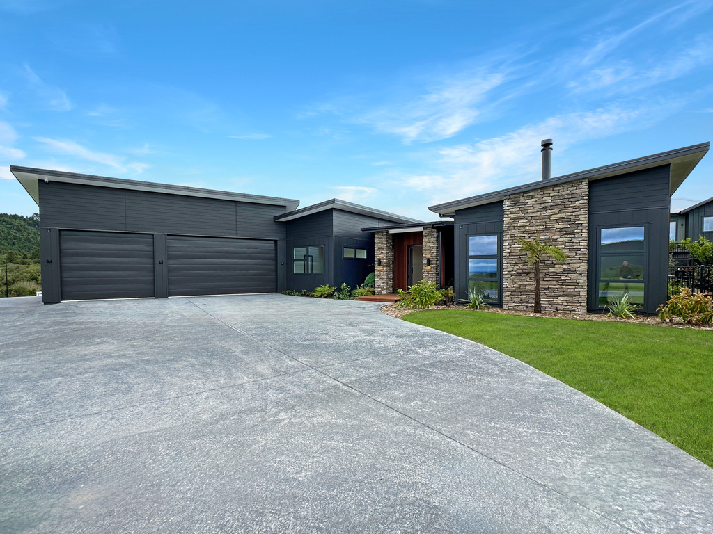 Triple Garage and Solar Power System