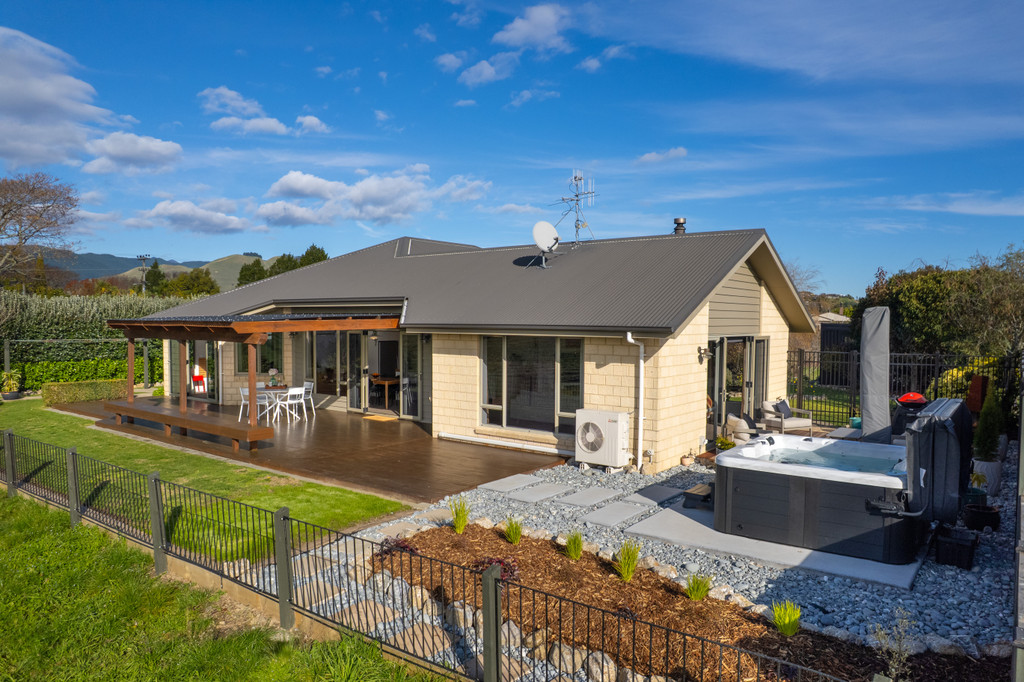 Spacious Lifestyle in a Peaceful Country Setting