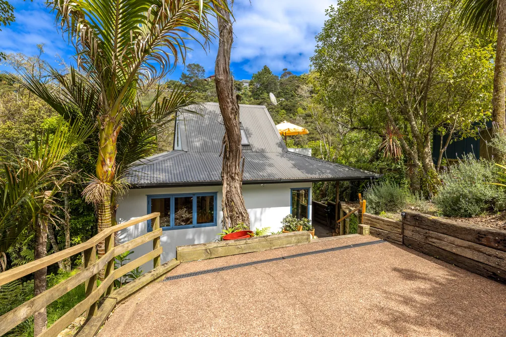 5 Hekerua Road, Oneroa – $985,000