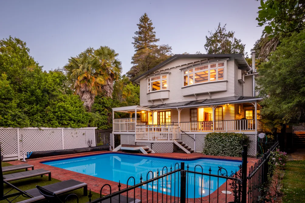 Elegant Family Oasis – Seclusion, Style & Serenity