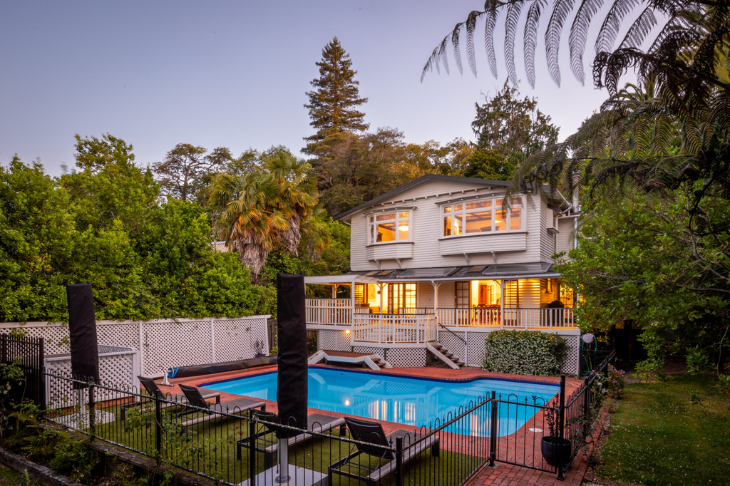 Elegant Family Oasis – Seclusion, Style & Serenity