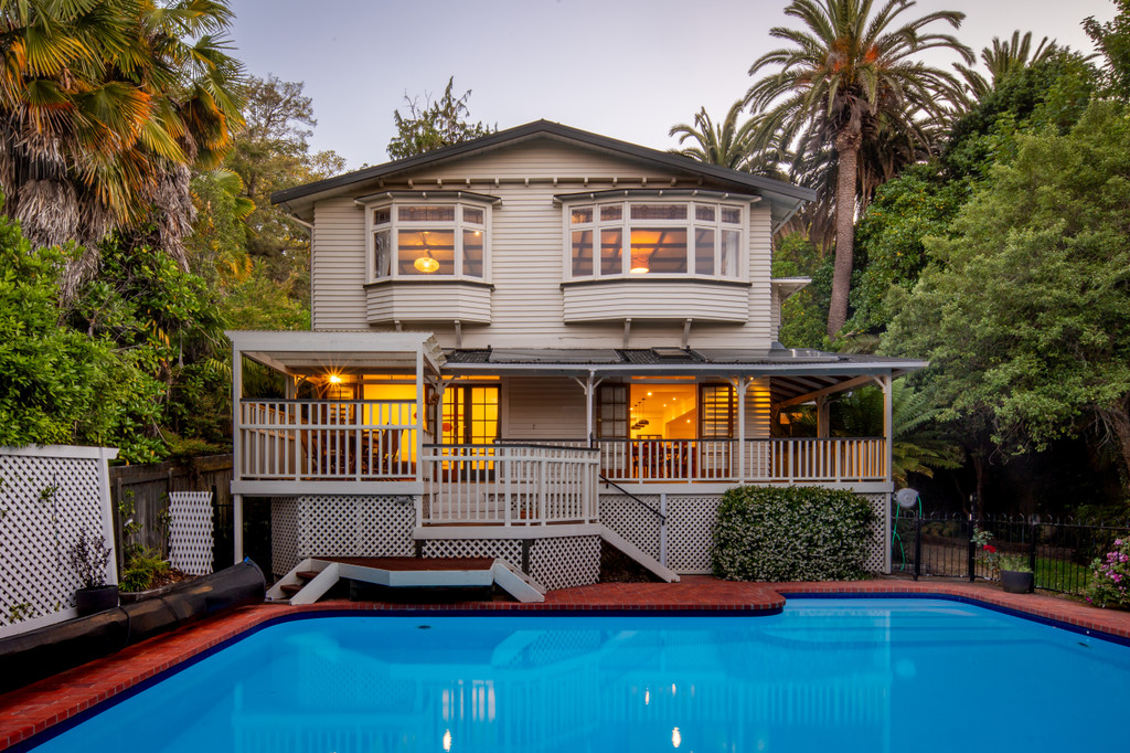 Elegant Family Oasis – Seclusion, Style & Serenity