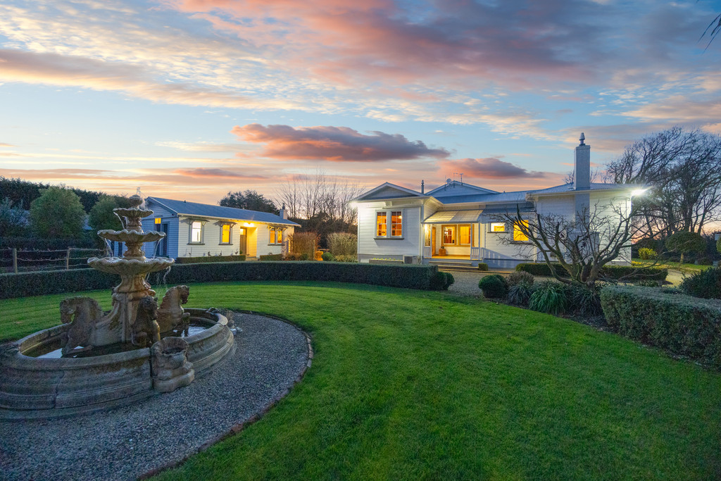 Charming Country Villa, Guest House and Workshop