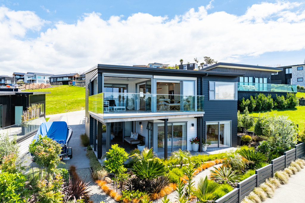 Coastal Calm & Contemporary Charm
