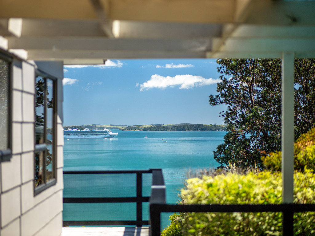 Panoramic Paradise: A Waterfront Canvas