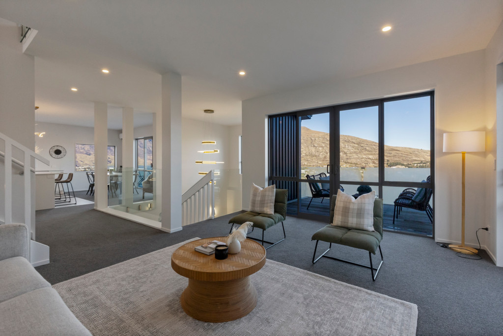 Effortless Queenstown Living with Panoramic Views