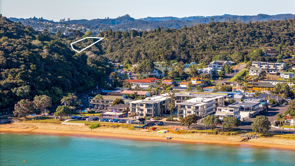 Your Own Slice of Paradise in Paihia!