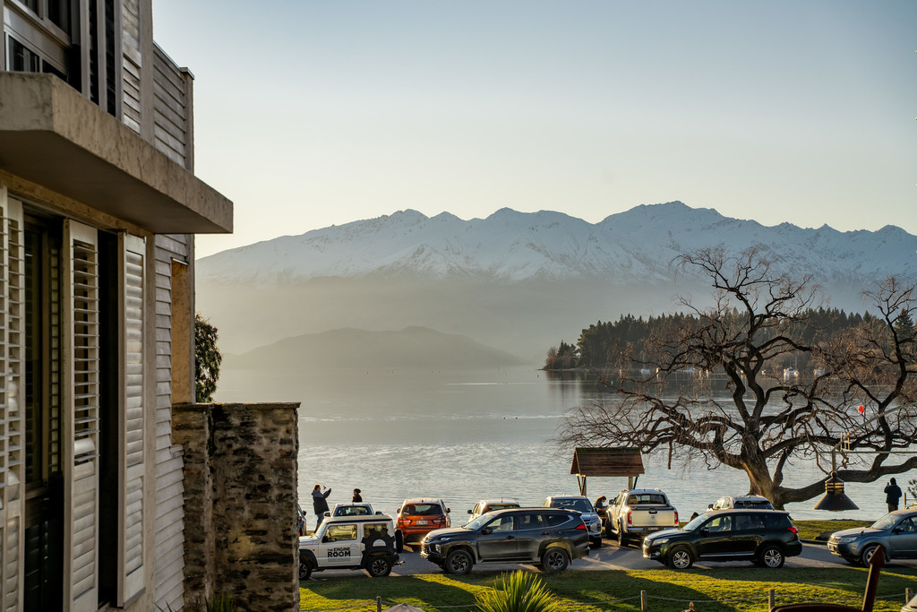 Central Living, Lakeside Location