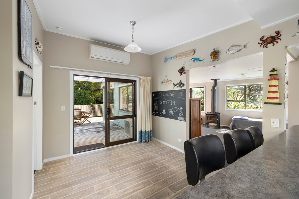 Fully Furnished Bach with Sleepout