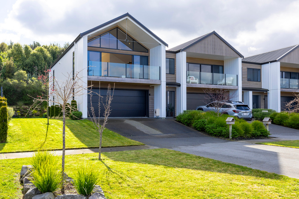 Modern Luxury with Unrivalled Lake & Mountain Views