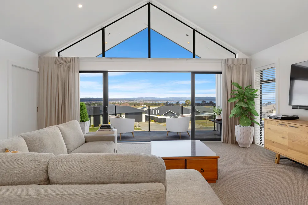 Modern Luxury with Unrivalled Lake & Mountain Views
