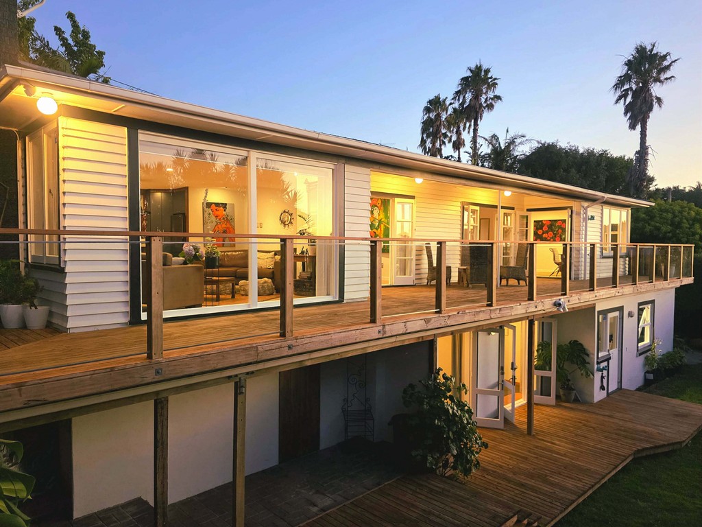Lush, Private Coastal Oasis on Cliff Road