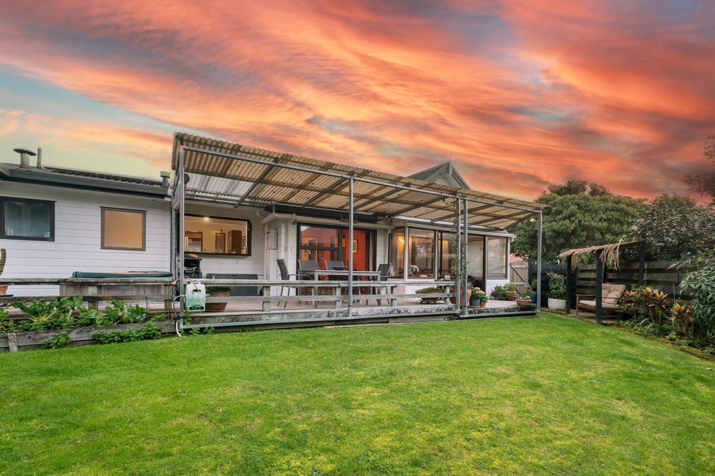 Home & Income in a Quiet Oasis