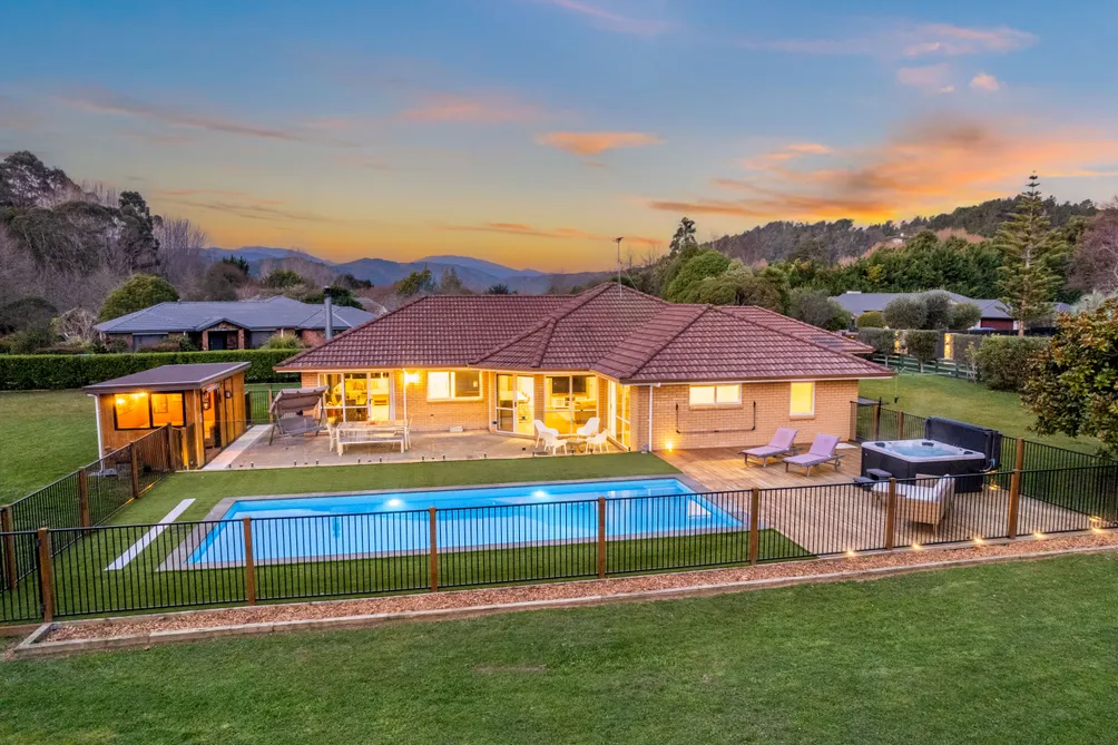 Space, Sunshine & Impressive Outdoor Living