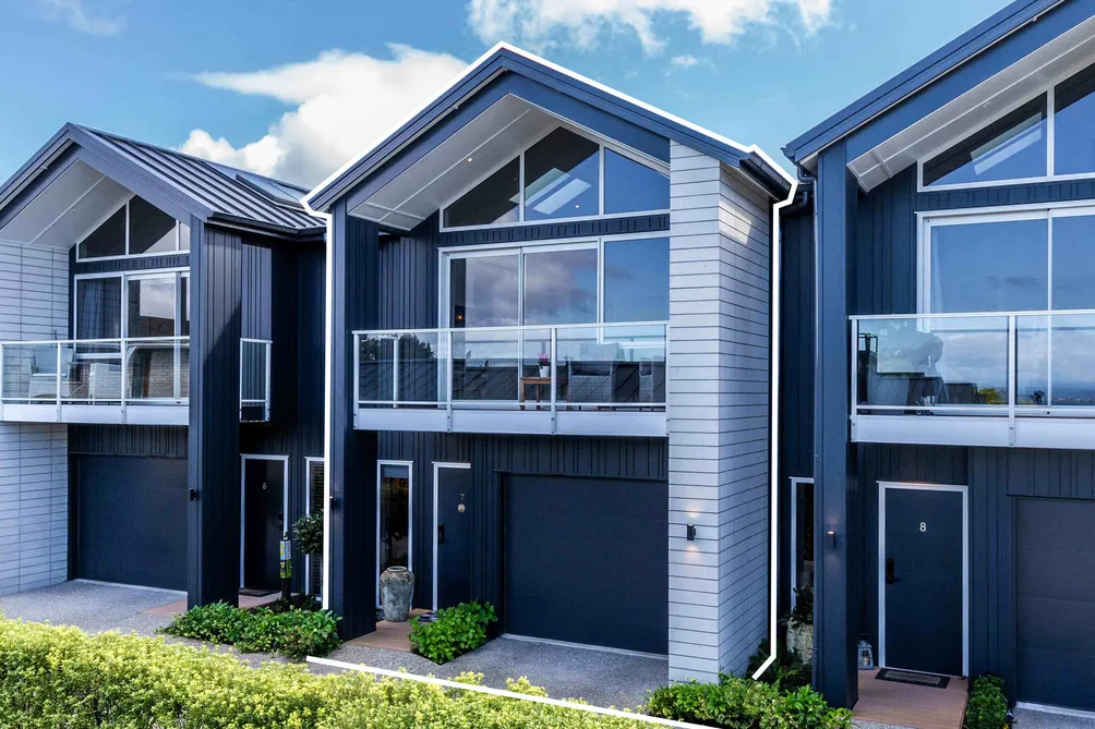 Urgent Sale – This Townhouse Must Be Sold!
