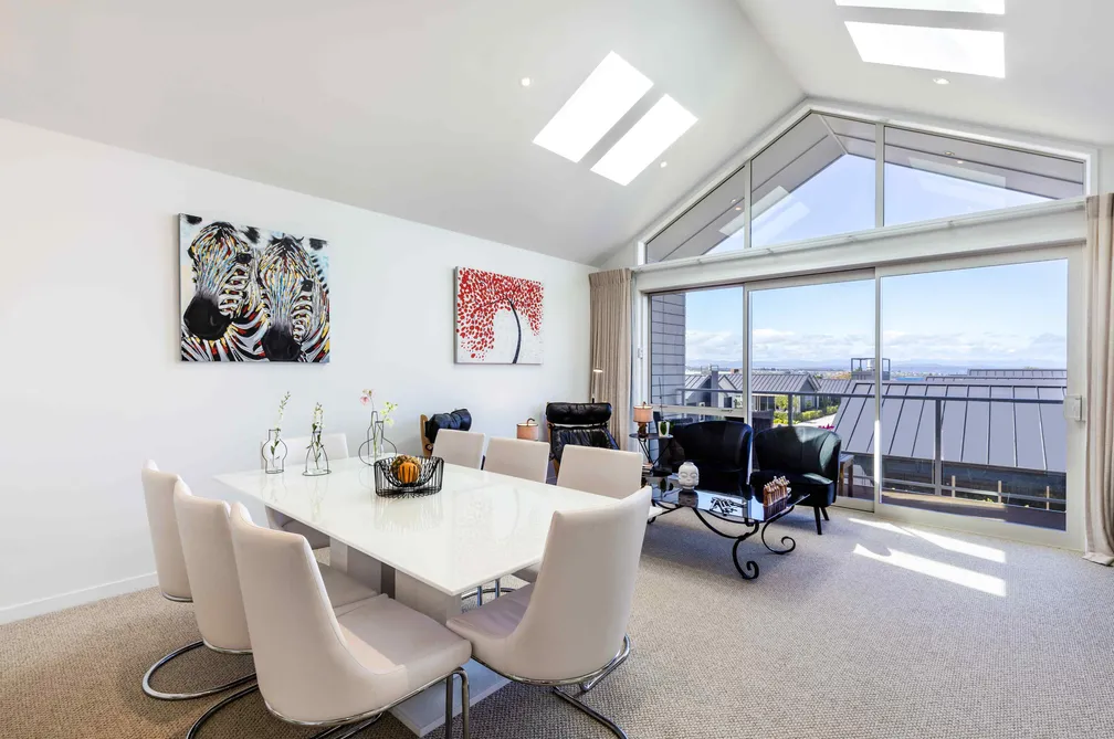 Urgent Sale – This Townhouse Must Be Sold!