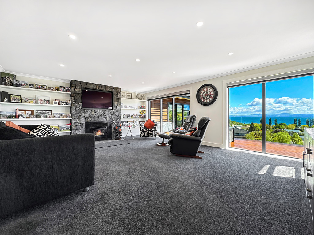 A Grandstand Position with Unrivalled Lake Views