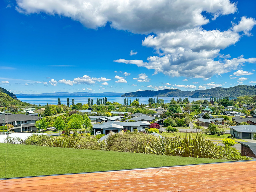 A Grandstand Position with Unrivalled Lake Views