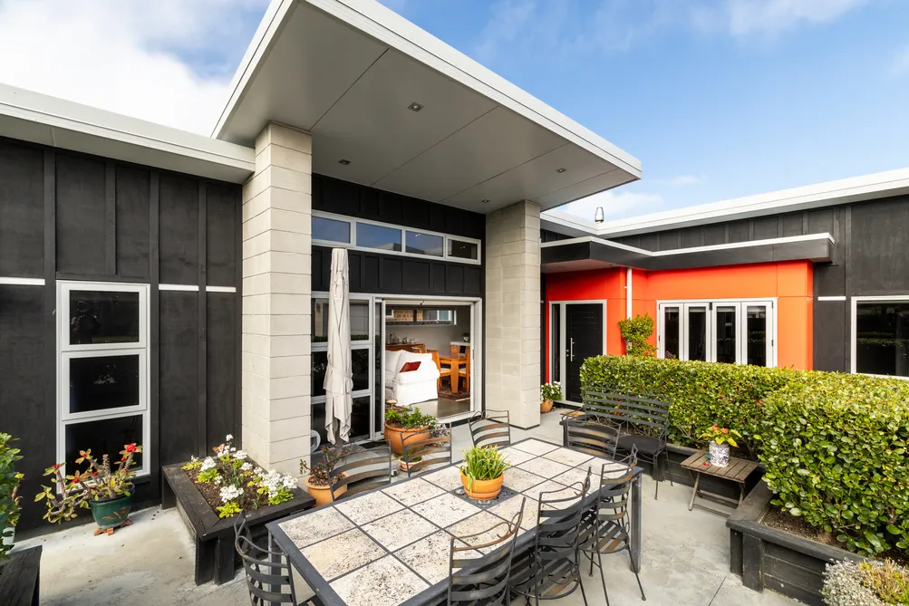 Easy Living in the Heart of Clive