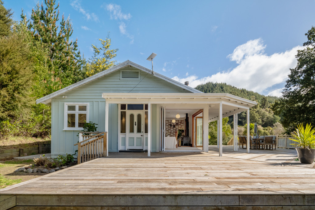 Secluded and sheltered lifestyle property