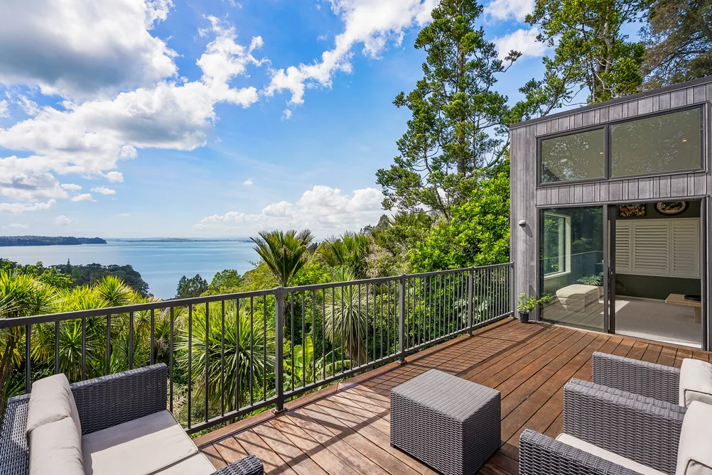 Your Titirangi Retreat Awaits