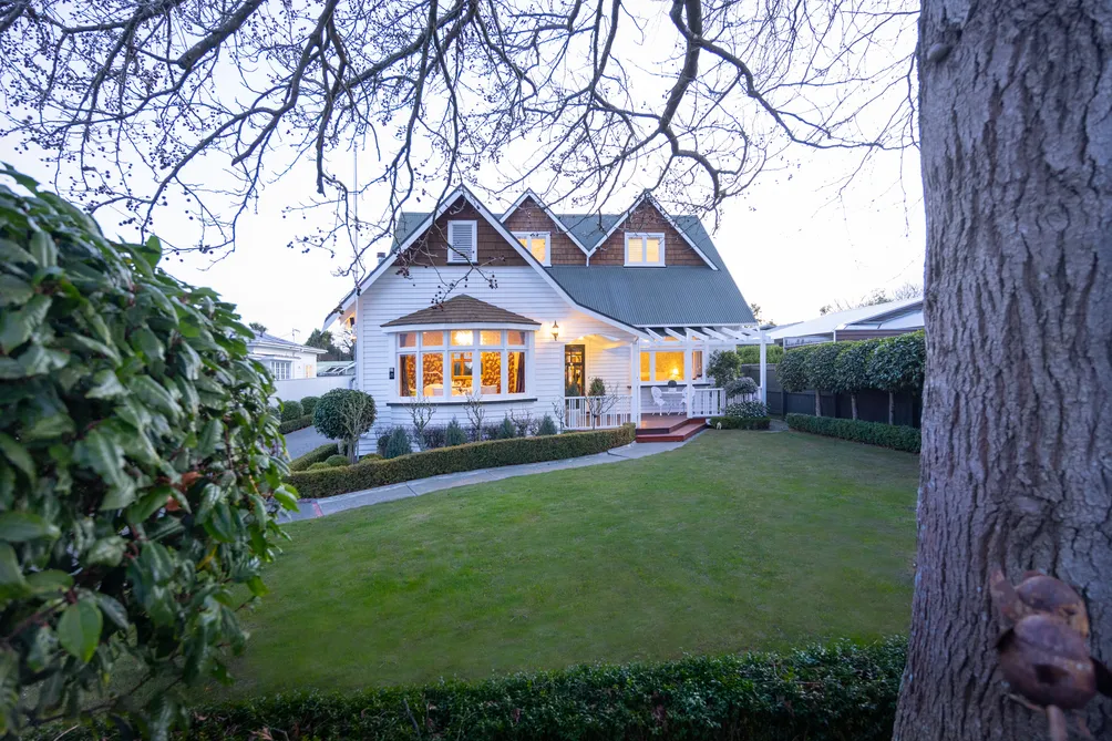 Eye-Catching  Alfresco Family Entertainer