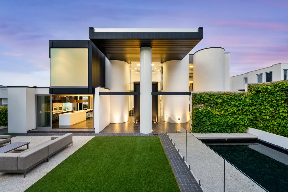 Front-Row Seats – Unrivalled and Irreplaceable