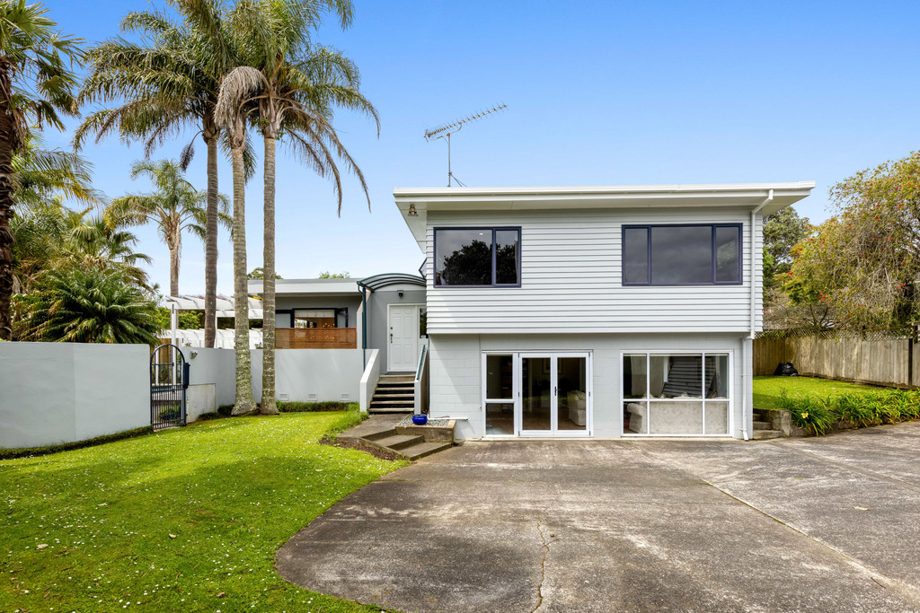 North Shore Oasis on 1206 sqm a Rare Opportunity