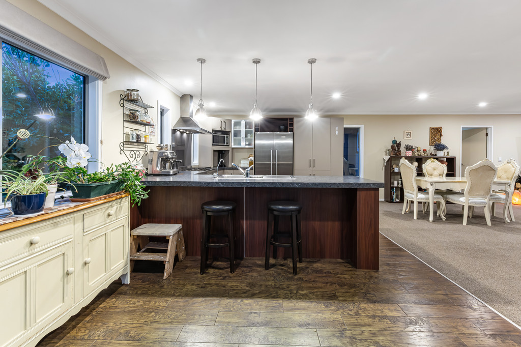 MULTI-GENERATIONAL LIVING - COUNTRY STYLE