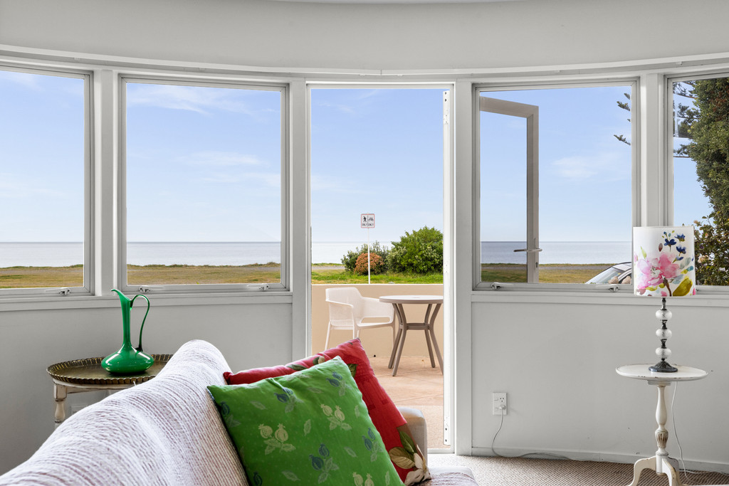 A Seaside Haven in Westshore – Move In Today