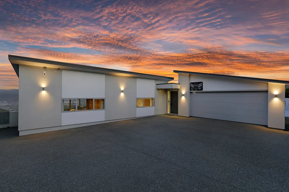 Stunning Family Home with Breathtaking Views!