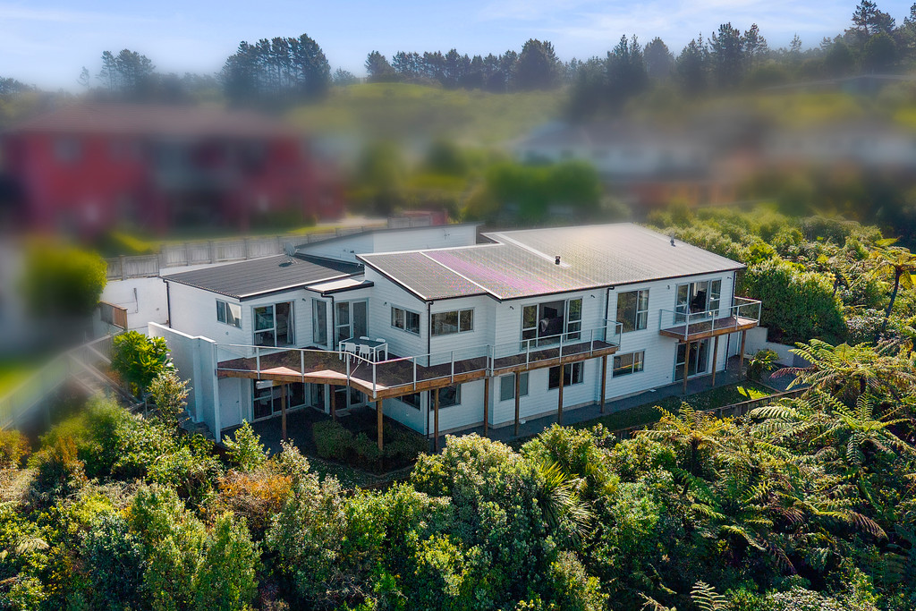 Stunning Family Home with Breathtaking Views!
