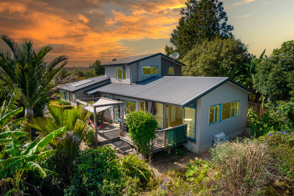 Peaceful Hideaway with Walk-to-Town Convenience