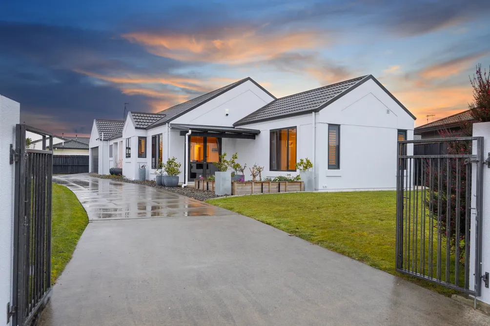 Solar-Powered 4 Bedroom Home - Cul-de-Sac Living