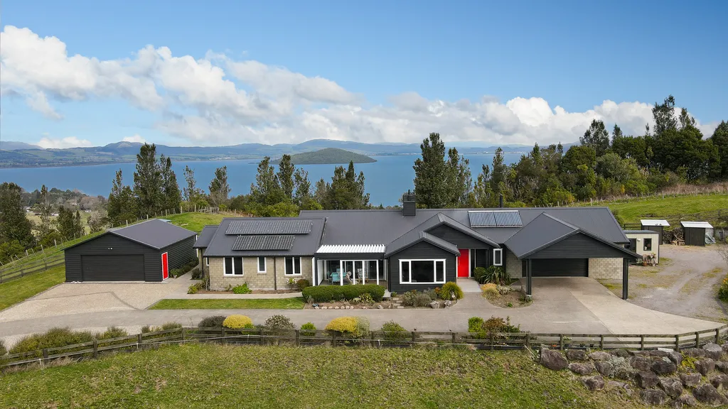 Lifestyle with Modern Comforts and Lake View