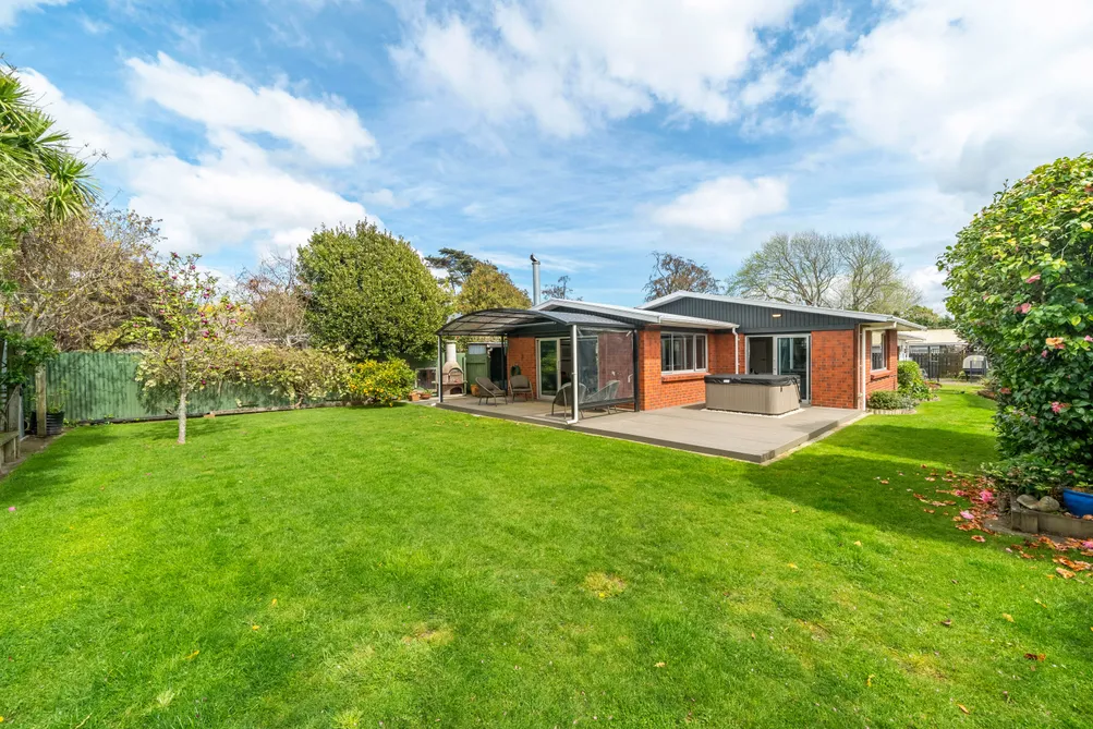 Sun, Style & Space in Prime Location
