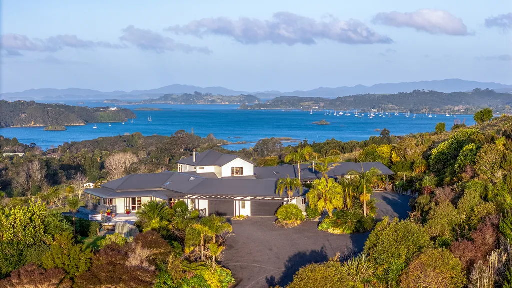 Coastal Lifestyle: Space, Views & Versatility