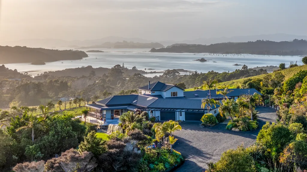 Coastal Lifestyle: Space, Views & Versatility