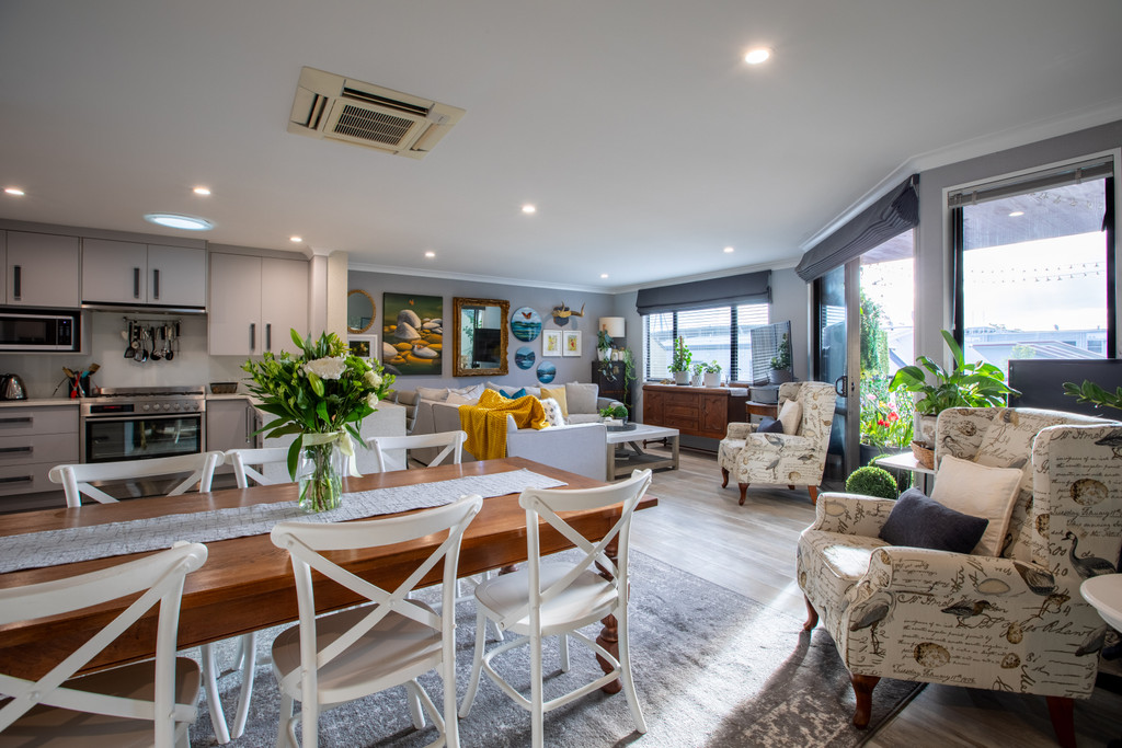 Chic Lock Up And Leave Next To FMG Stadium