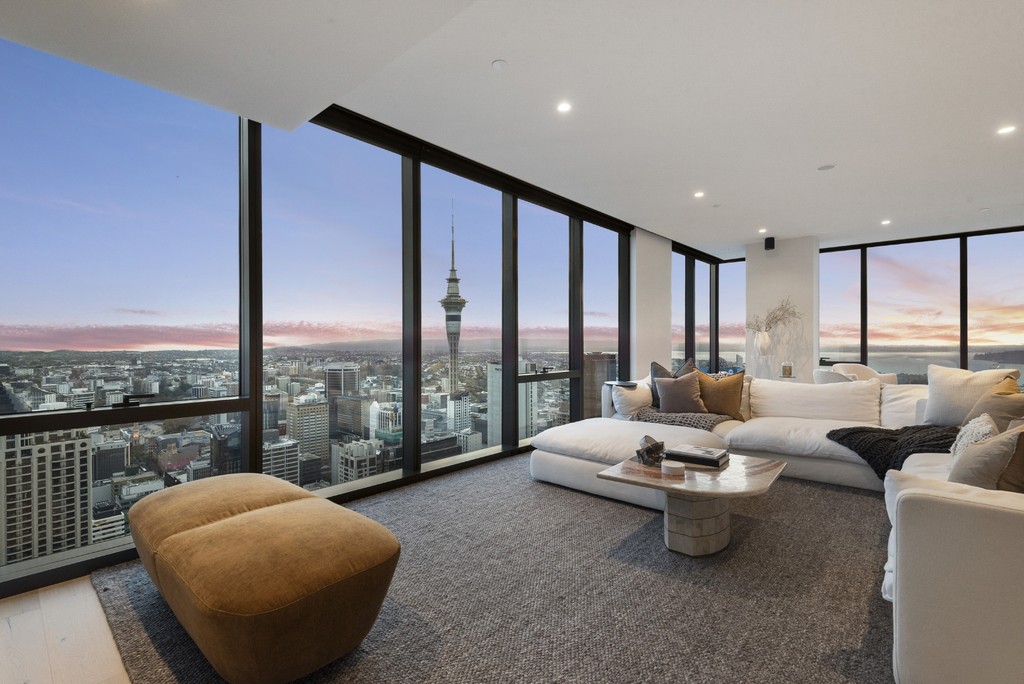 Penthouse with Panoramic Views