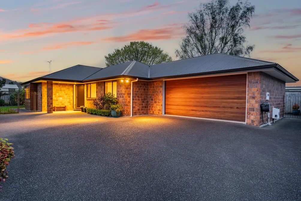Private, Easy-Care, Super Convenient Location