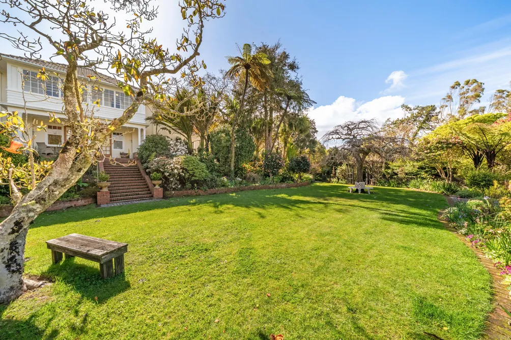 Private Estate Living - City Convenience