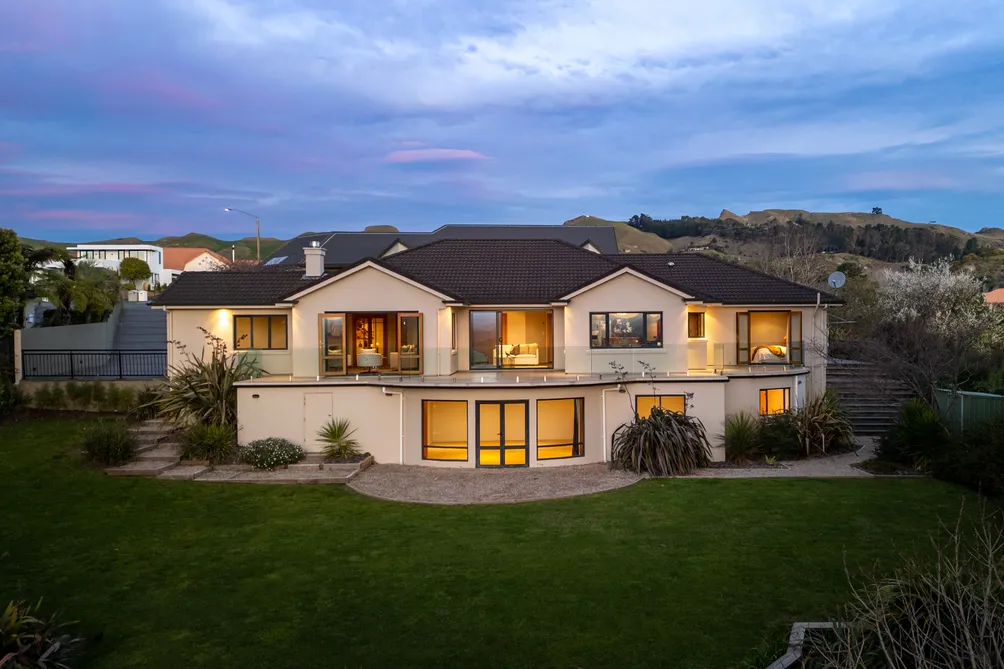 Cul-de-sac Living with Panoramic Views