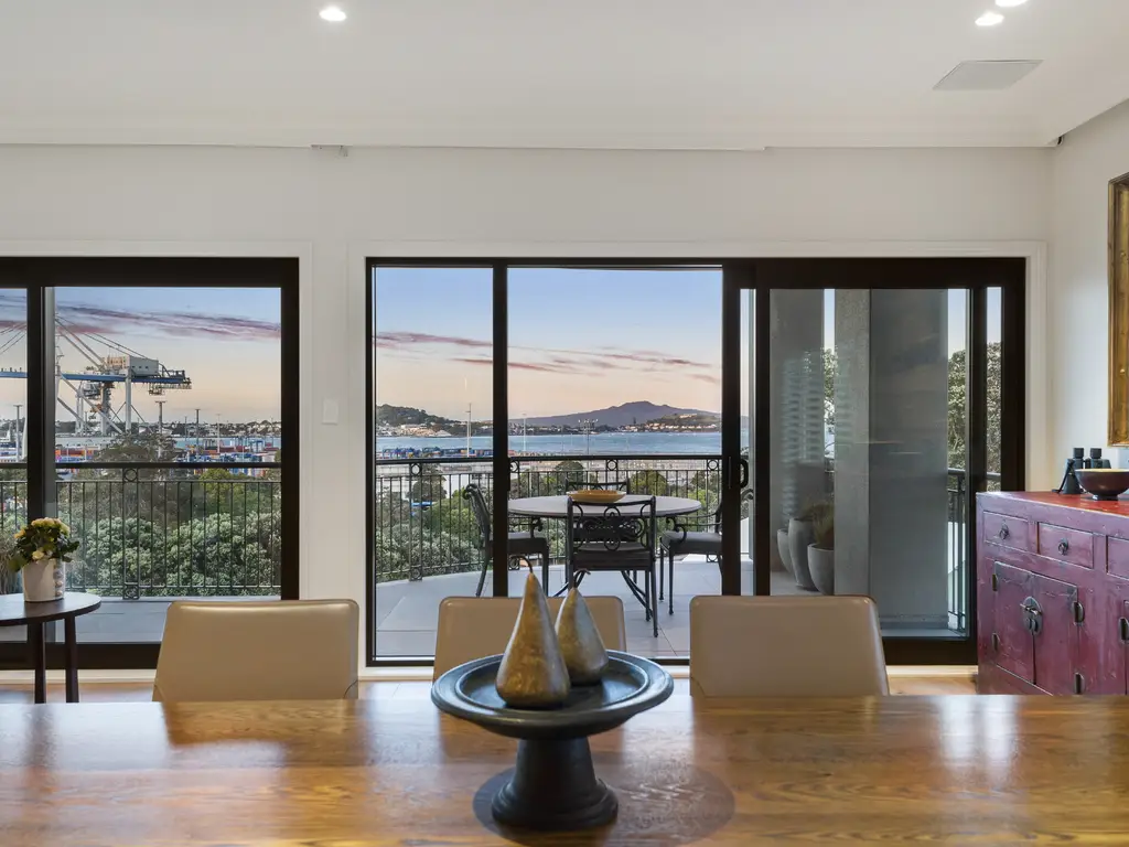 6C-118 Gladstone Rd-36