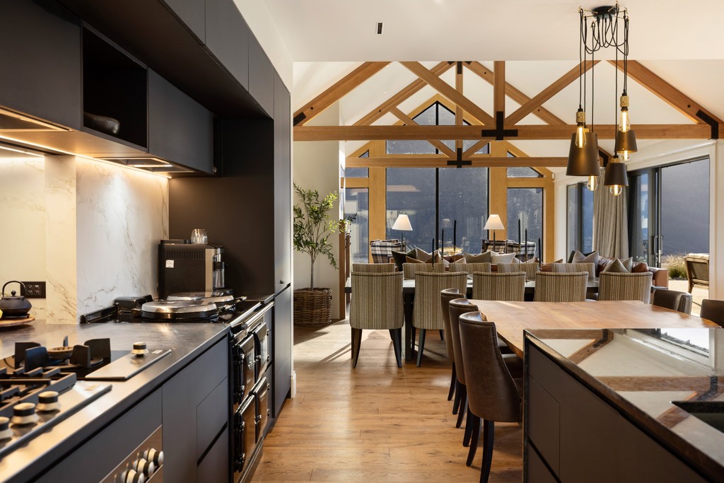 A Modern Alpine Sanctuary