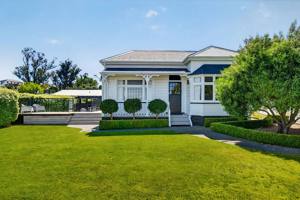 Sun, Style and a Poolside Life
