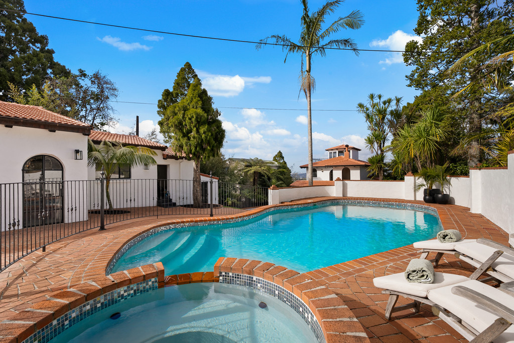 Close the Gate and the World Disappears